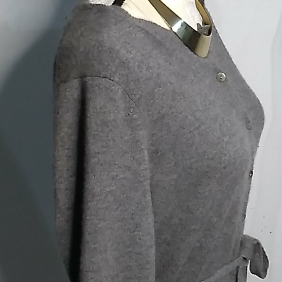 Saks FIFTH AVENUE   cashmere  gray belted sweater sz large - Picture 7 of 14
